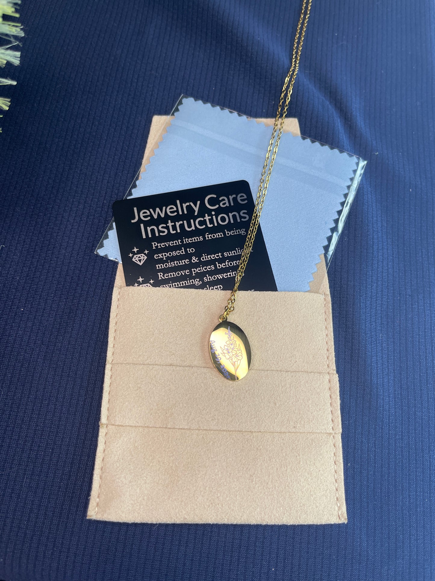 Oval Pendant Necklace